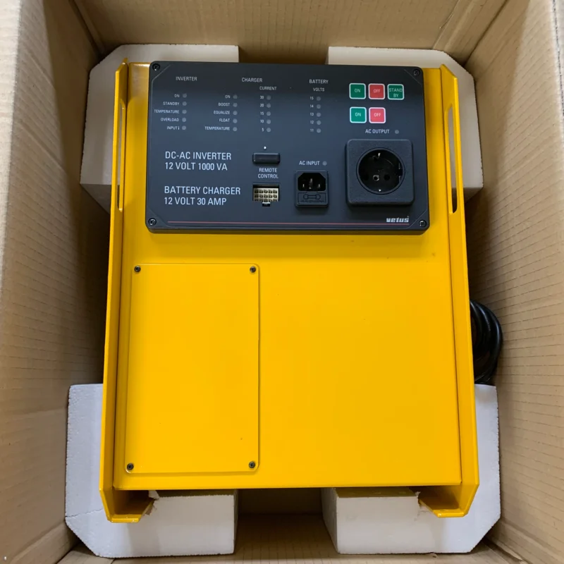 Vetus BCC1000 30A 12V - 1000W Charger Inverter Commander Maintenant
