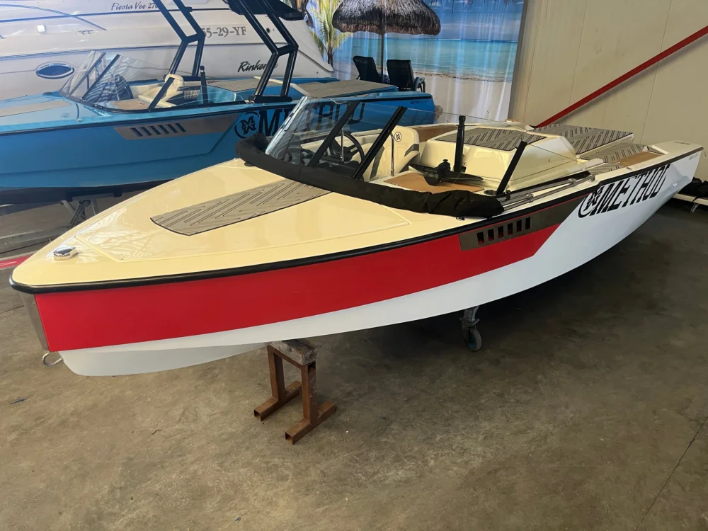 Method Wake Ski 6.2 wakeboard- waterski boat with 440HP RED Seulement Aujourd'hui