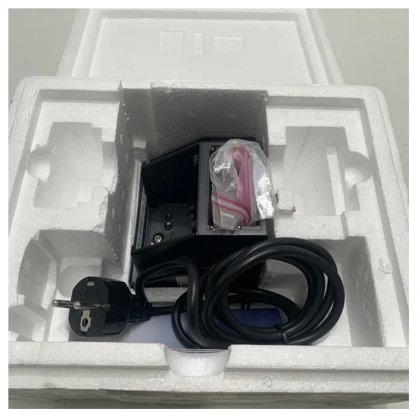 Expédié Aujourd'hui Cobham Sailor SP3911 Marine Battery Charger - Durable and Compact Boat Battery Charger - S-803911