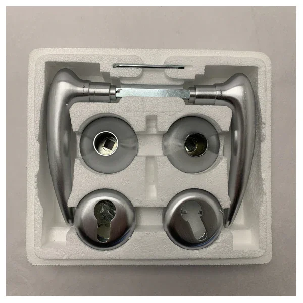 Meilleur Prix The Olivari M158RY8 Chrome Door Handle - Durable, Corrosion-Resistant Modern Design for Marine Use