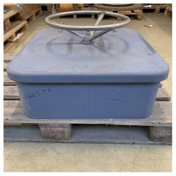 Commander Maintenant Heavy Duty 600x600mm Steel Marine Hatch Cover with Weatherproof Seal and Easy Handwheel Mechanism