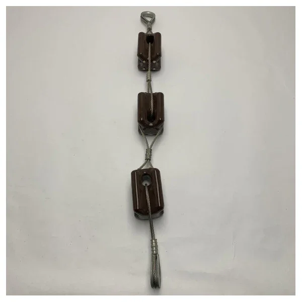 Marine Ceramic Cable Insulator with Stainless Steel Clamps - Weatherproof and Durable Protection for Offshore and Ship Applications Expédition Rapide