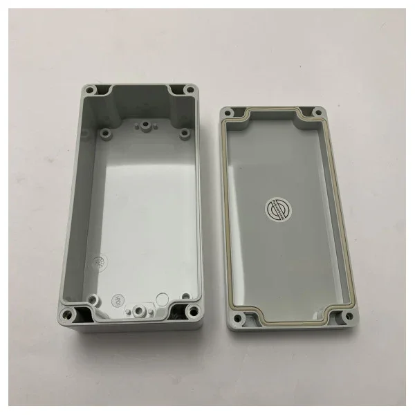 Retour Gratuit Marine-Grade Waterproof Polycarbonate Enclosure M220KO for Durable Electronic Protection