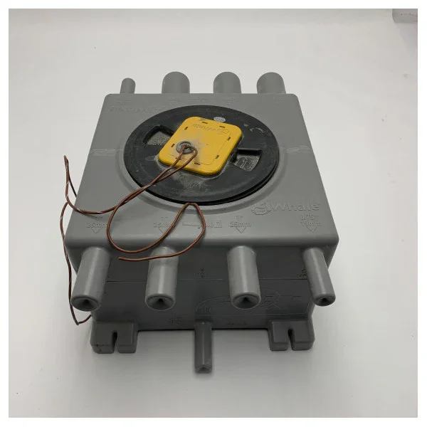 Whale Grey Waste Tank 8L for Boats and Yachts 12/24V - GT0810B Must-Have