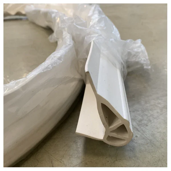 Polyform PG-3 PolyGuard Dok Fender Extrusie - 3 meter Bescherm uw boot en dok met de robuuste en duurzame Polyform PG-3 PolyGuard Dock Fender. Deze hoogwaardige fender, gemaakt van de unieke PolyGuard formule, biedt een superieure bescherming tegen stoten Acheter Direct